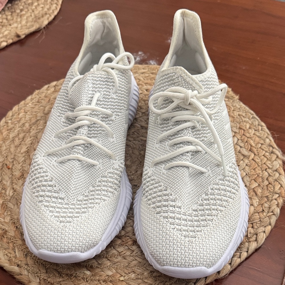 Avita Knit Sneakers in Gray and White